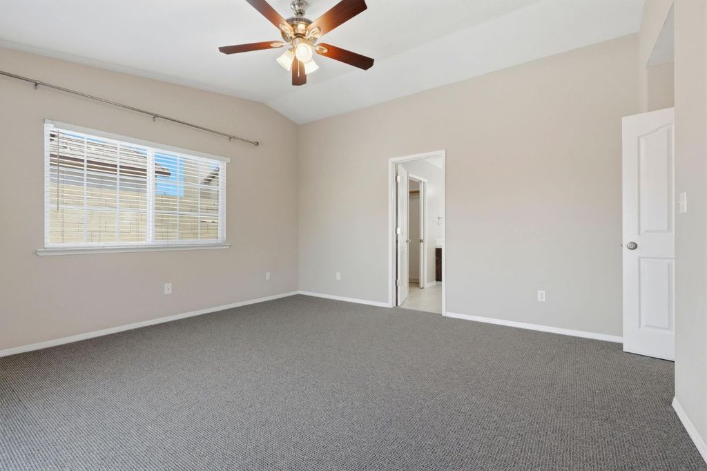 Image 35 of property listing at 702 Montecito Court, Lemoore, CA 93245