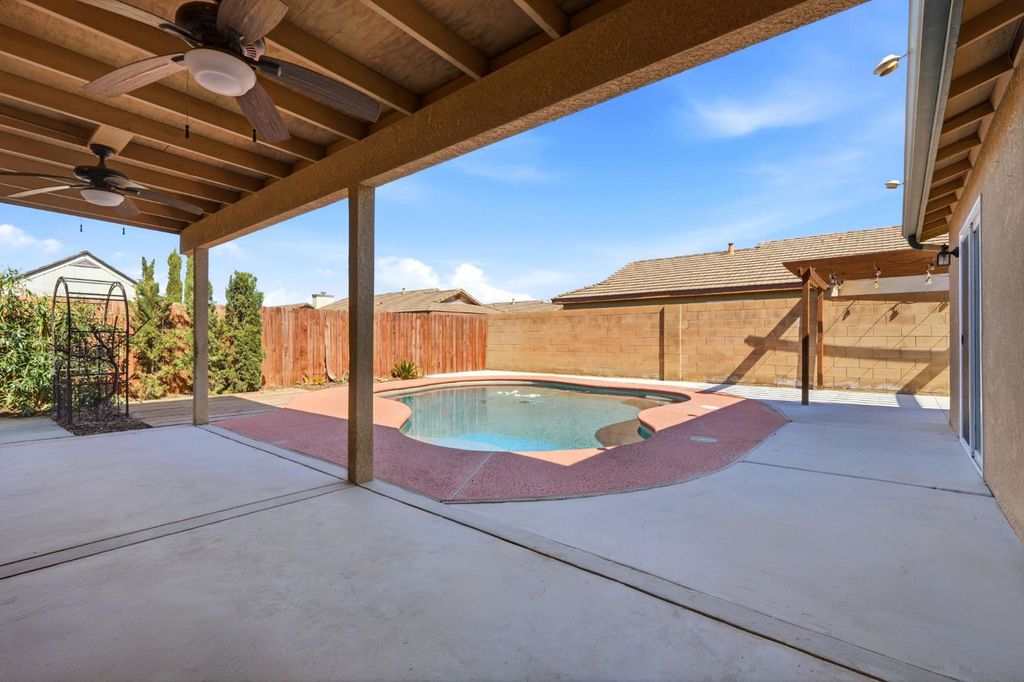 Image 41 of property listing at 702 Montecito Court, Lemoore, CA 93245