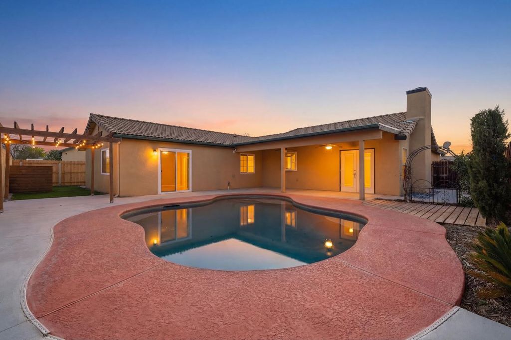 Image 46 of property listing at 702 Montecito Court, Lemoore, CA 93245