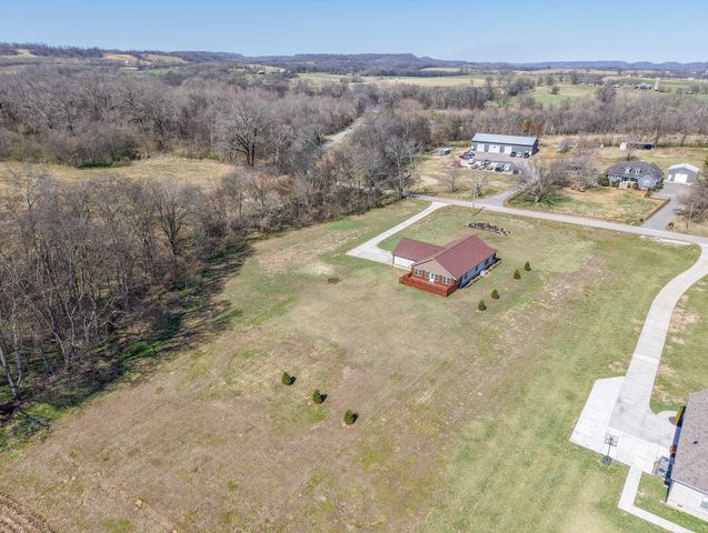 1059 S Cross Bridges Rd, Mount Pleasant, TN 38474