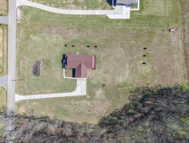 1059 S Cross Bridges Rd, Mount Pleasant, TN 38474