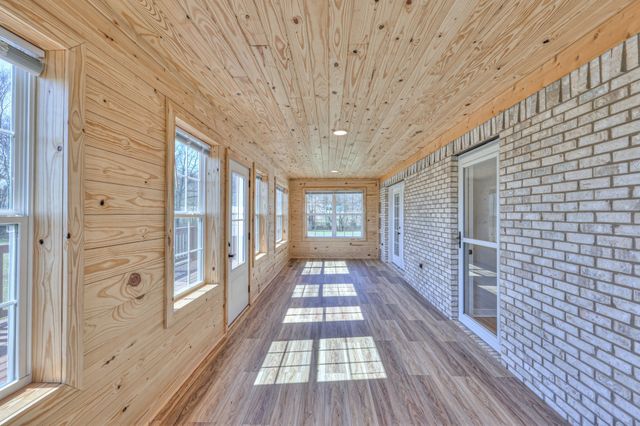 1059 S Cross Bridges Rd, Mount Pleasant, TN 38474