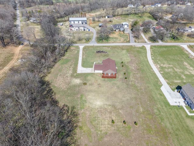 1059 S Cross Bridges Rd, Mount Pleasant, TN 38474