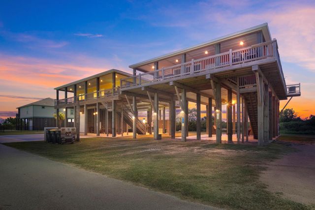 933 Magnolia Lane, Bolivar Peninsula, TX 77650