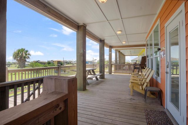 933 Magnolia Lane, Bolivar Peninsula, TX 77650