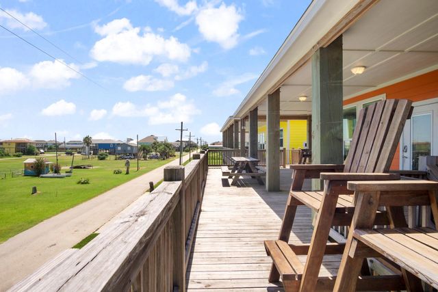 933 Magnolia Lane, Bolivar Peninsula, TX 77650