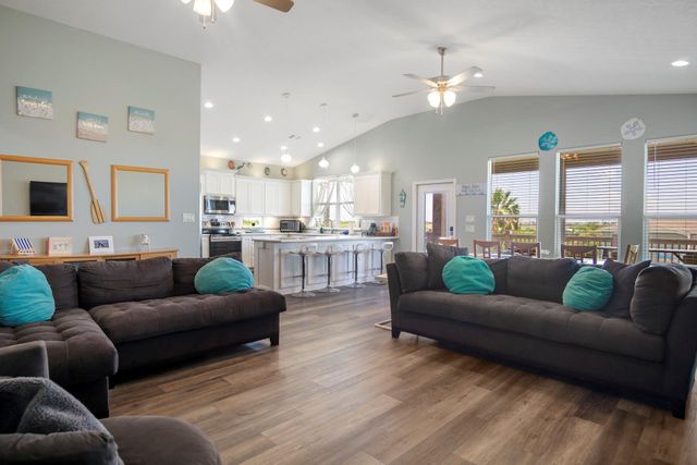 933 Magnolia Lane, Bolivar Peninsula, TX 77650