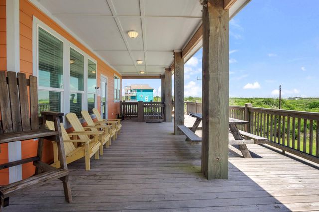 933 Magnolia Lane, Bolivar Peninsula, TX 77650