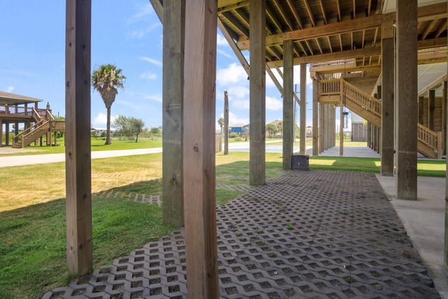 933 Magnolia Lane, Bolivar Peninsula, TX 77650