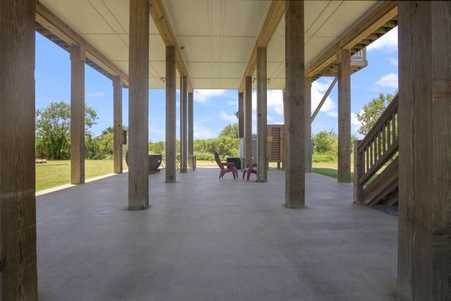 933 Magnolia Lane, Bolivar Peninsula, TX 77650