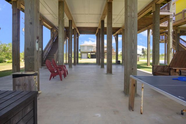 933 Magnolia Lane, Bolivar Peninsula, TX 77650