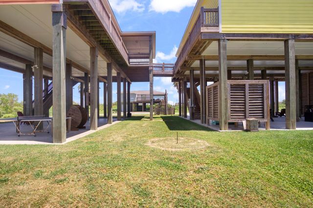 933 Magnolia Lane, Bolivar Peninsula, TX 77650