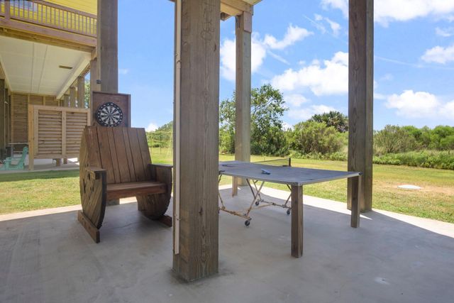 933 Magnolia Lane, Bolivar Peninsula, TX 77650