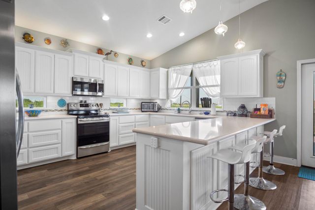 933 Magnolia Lane, Bolivar Peninsula, TX 77650