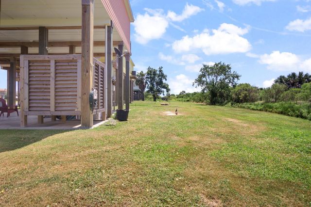 933 Magnolia Lane, Bolivar Peninsula, TX 77650