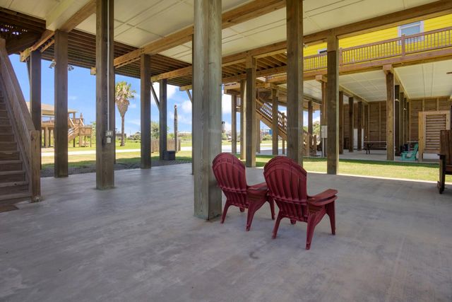 933 Magnolia Lane, Bolivar Peninsula, TX 77650