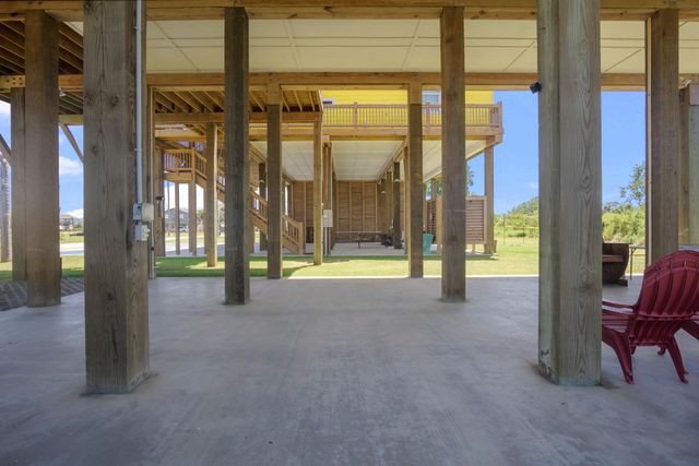 933 Magnolia Lane, Bolivar Peninsula, TX 77650
