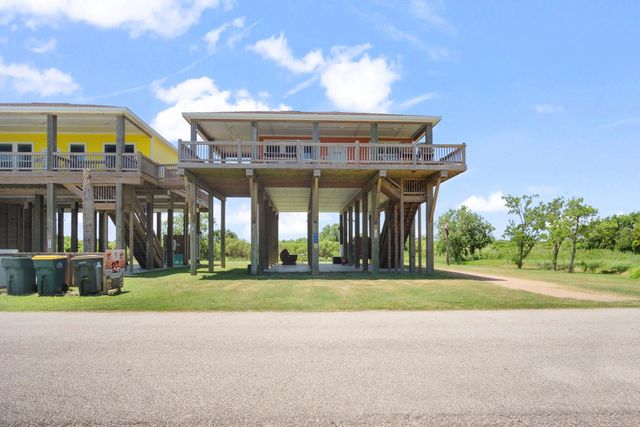 933 Magnolia Lane, Bolivar Peninsula, TX 77650