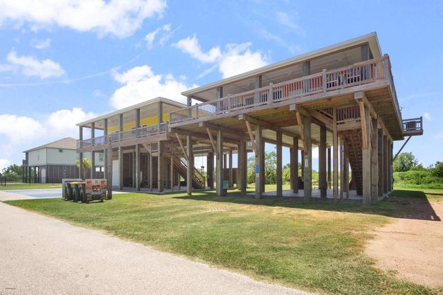 933 Magnolia Lane, Bolivar Peninsula, TX 77650