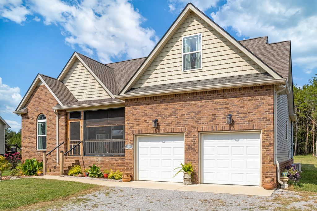 2264 Blackwell Rd, Chapel Hill, TN 37034