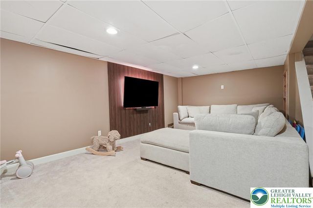 408 Maple Road, Hellertown Boro, PA 18055