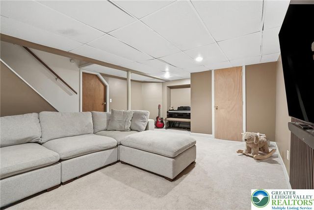 408 Maple Road, Hellertown Boro, PA 18055