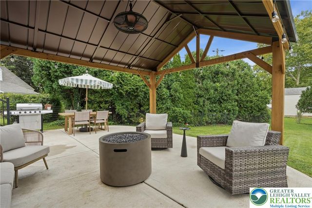 408 Maple Road, Hellertown Boro, PA 18055