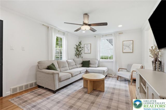 408 Maple Road, Hellertown Boro, PA 18055