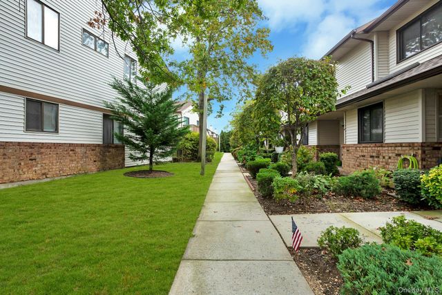 65 Cottonwood Court, Wantagh, NY 11793