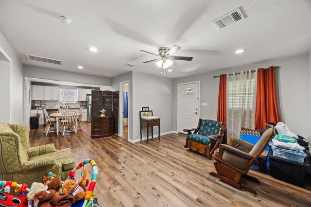 1211 Trimm Avenue, Pasadena, TX 77502