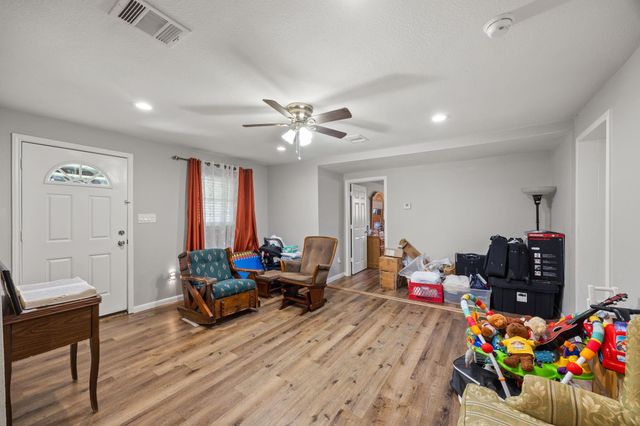 1211 Trimm Avenue, Pasadena, TX 77502