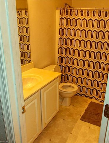 494 Trumble LN, Newport News, VA 23608