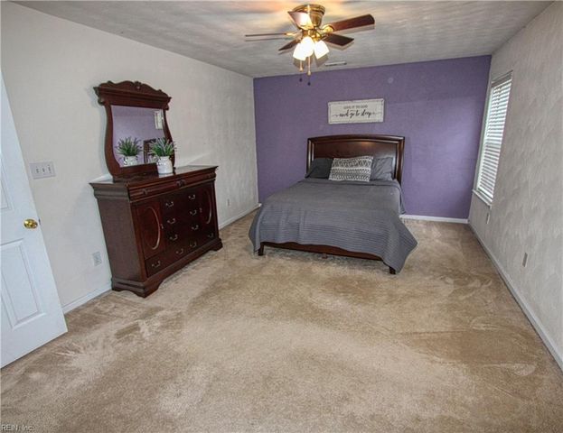 494 Trumble LN, Newport News, VA 23608