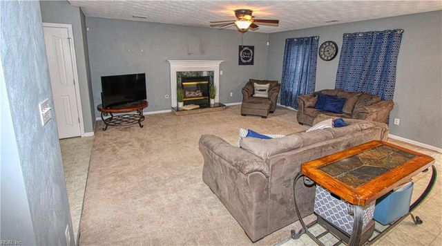 494 Trumble LN, Newport News, VA 23608