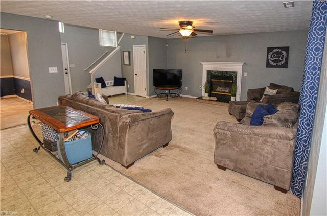 494 Trumble LN, Newport News, VA 23608