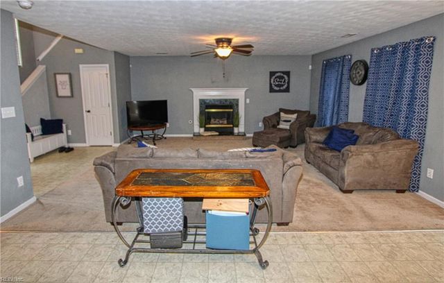 494 Trumble LN, Newport News, VA 23608