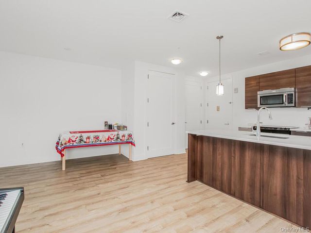 701 Ridge Hill Boulevard 11C, Yonkers, NY 10710