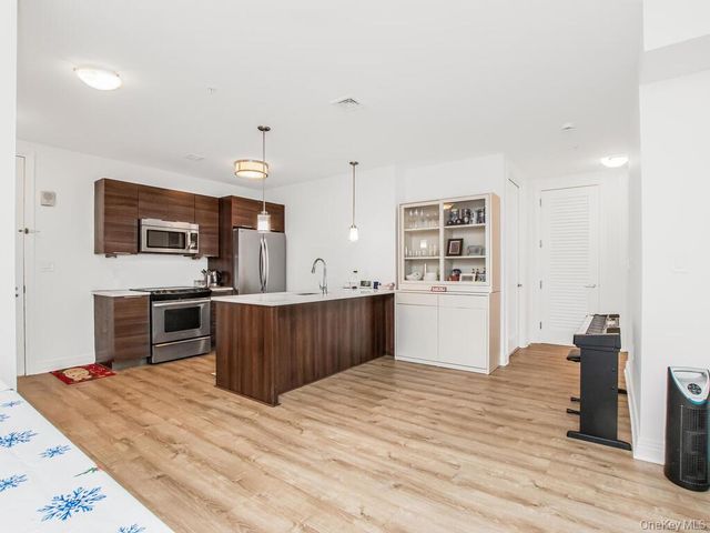 701 Ridge Hill Boulevard 11C, Yonkers, NY 10710