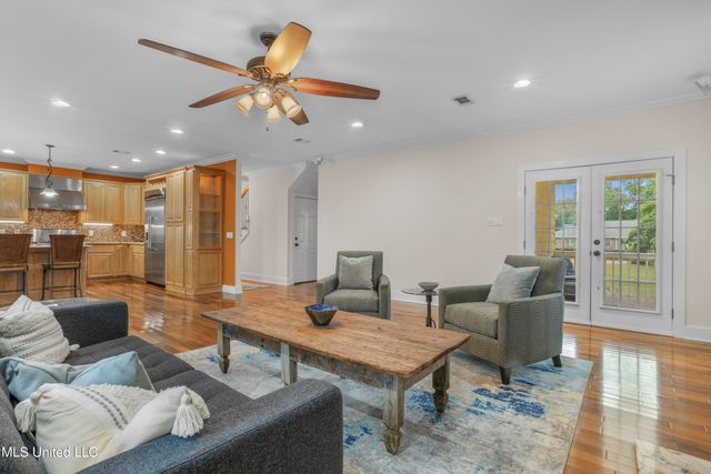 130 Acacia Avenue, Biloxi, MS 39530