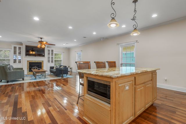 130 Acacia Avenue, Biloxi, MS 39530