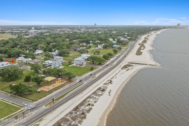 130 Acacia Avenue, Biloxi, MS 39530