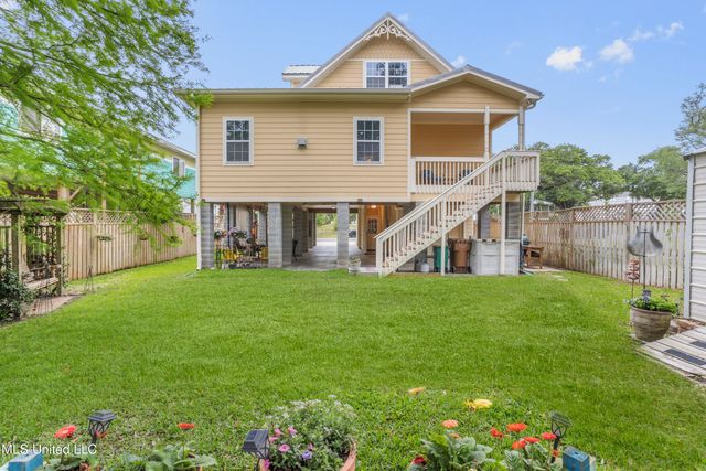 130 Acacia Avenue, Biloxi, MS 39530