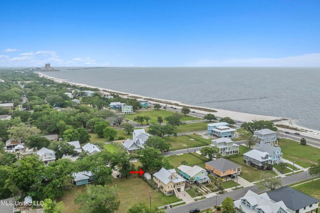 130 Acacia Avenue, Biloxi, MS 39530