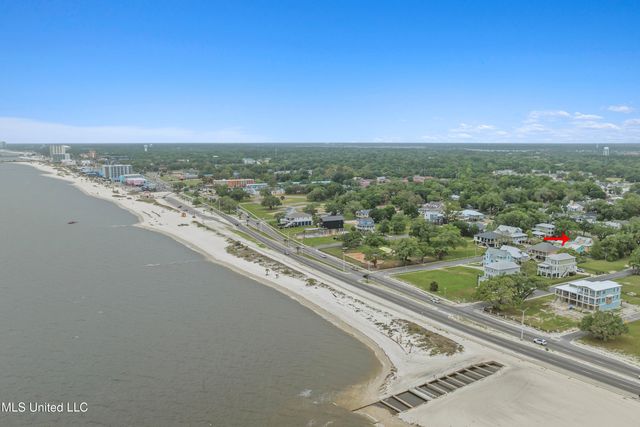 130 Acacia Avenue, Biloxi, MS 39530