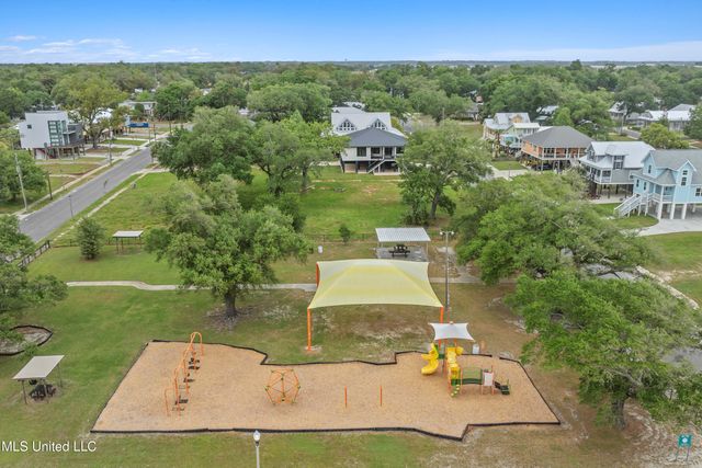 130 Acacia Avenue, Biloxi, MS 39530