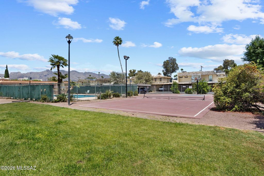 1569 E Prince Road, Tucson, AZ 85719