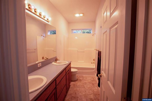 2075 NW Violet Av, Albany, OR 97321