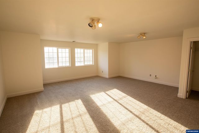 2075 NW Violet Av, Albany, OR 97321