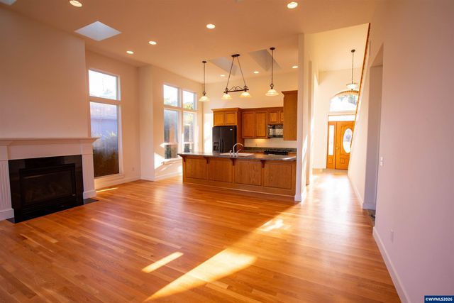 2075 NW Violet Av, Albany, OR 97321