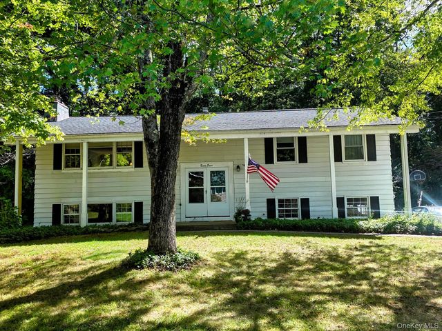 28 Robert Drive, Hyde Park, NY 12538